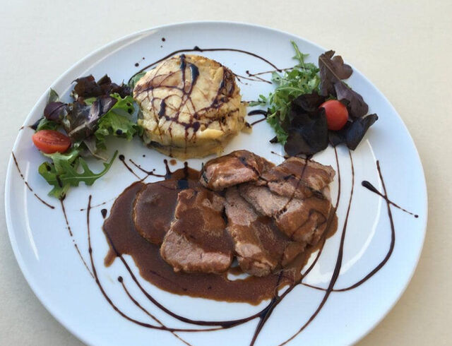 Lombinho de novilho com redução de vinho e natas