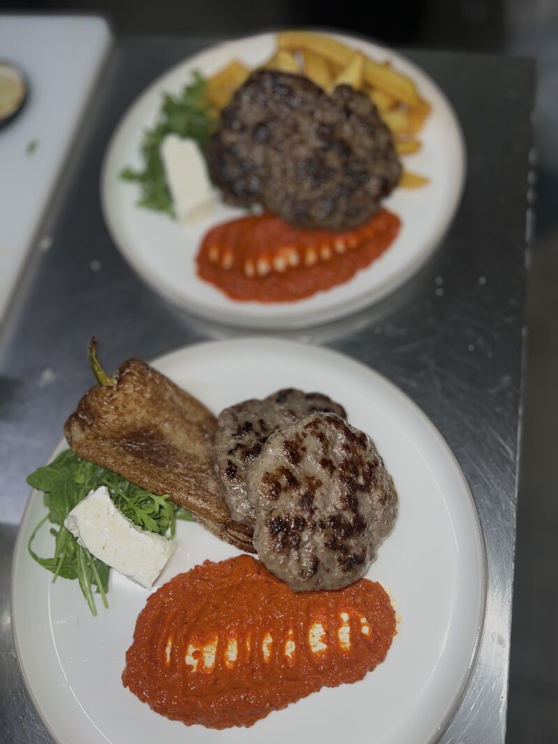 Plejskavica po balkánsku