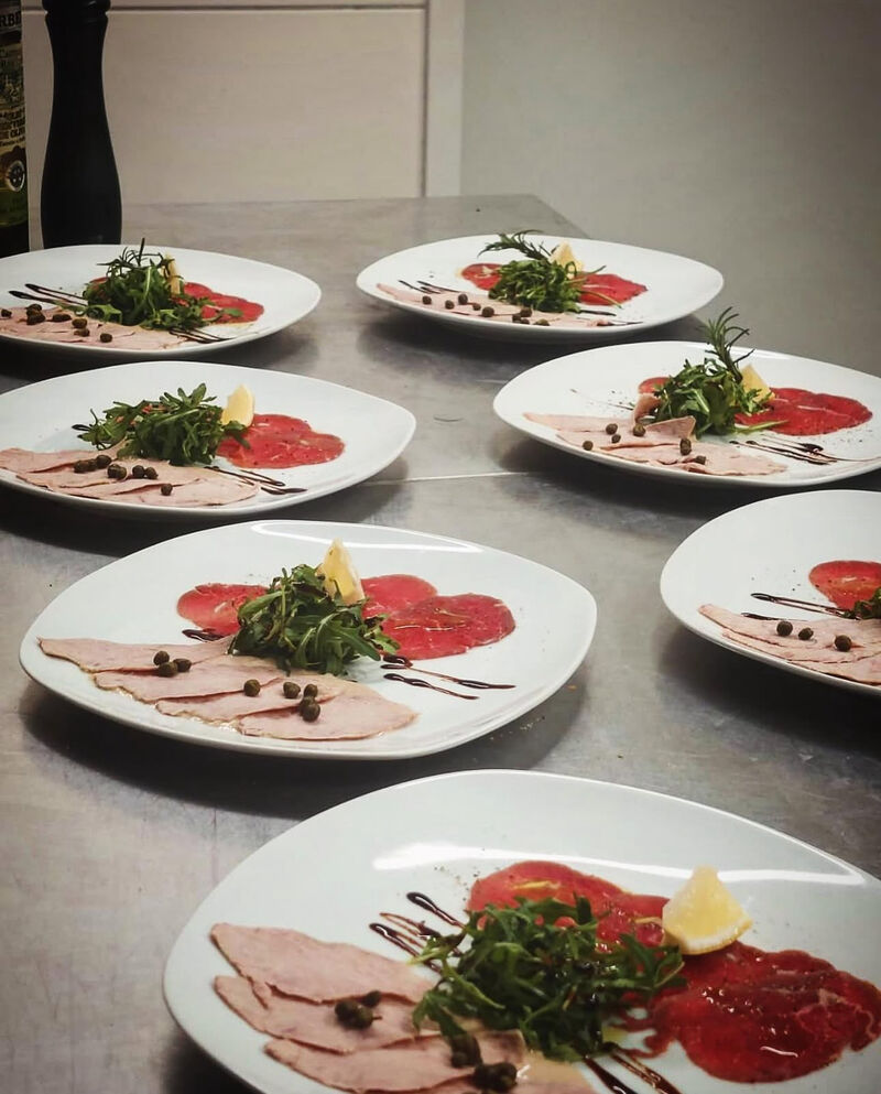Carpaccio - vitello Tonnato (auf Wunsch ) 