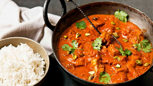 Butter Chicken ( Poulet grillé au Tandoor avec une sauce crémeuse, douce et onctueuse)