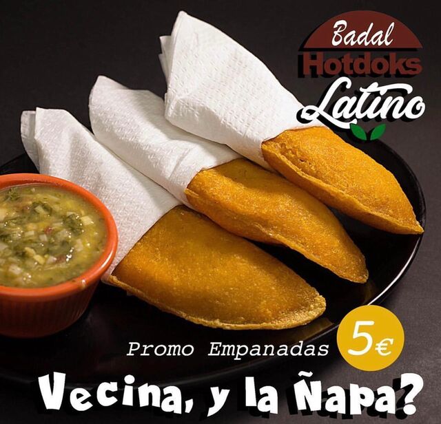 EMPANADAS DE CARNE O POLLO