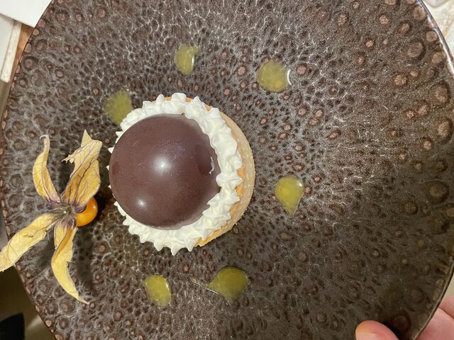 Tarte passion et praliné 