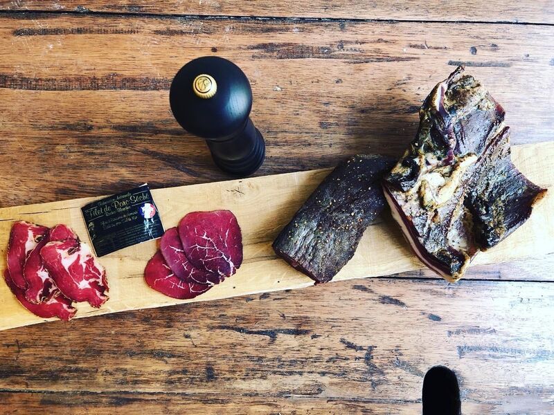 Saucisson du marin, filet de porc séché, poitrine fumée. Salaison les Roches Blanches 