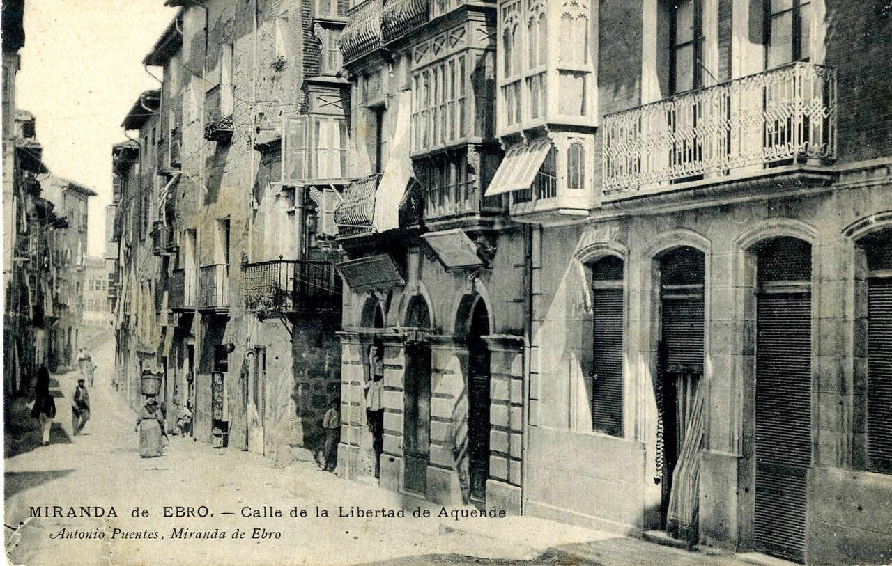 Calla de La Libertad de Aquende