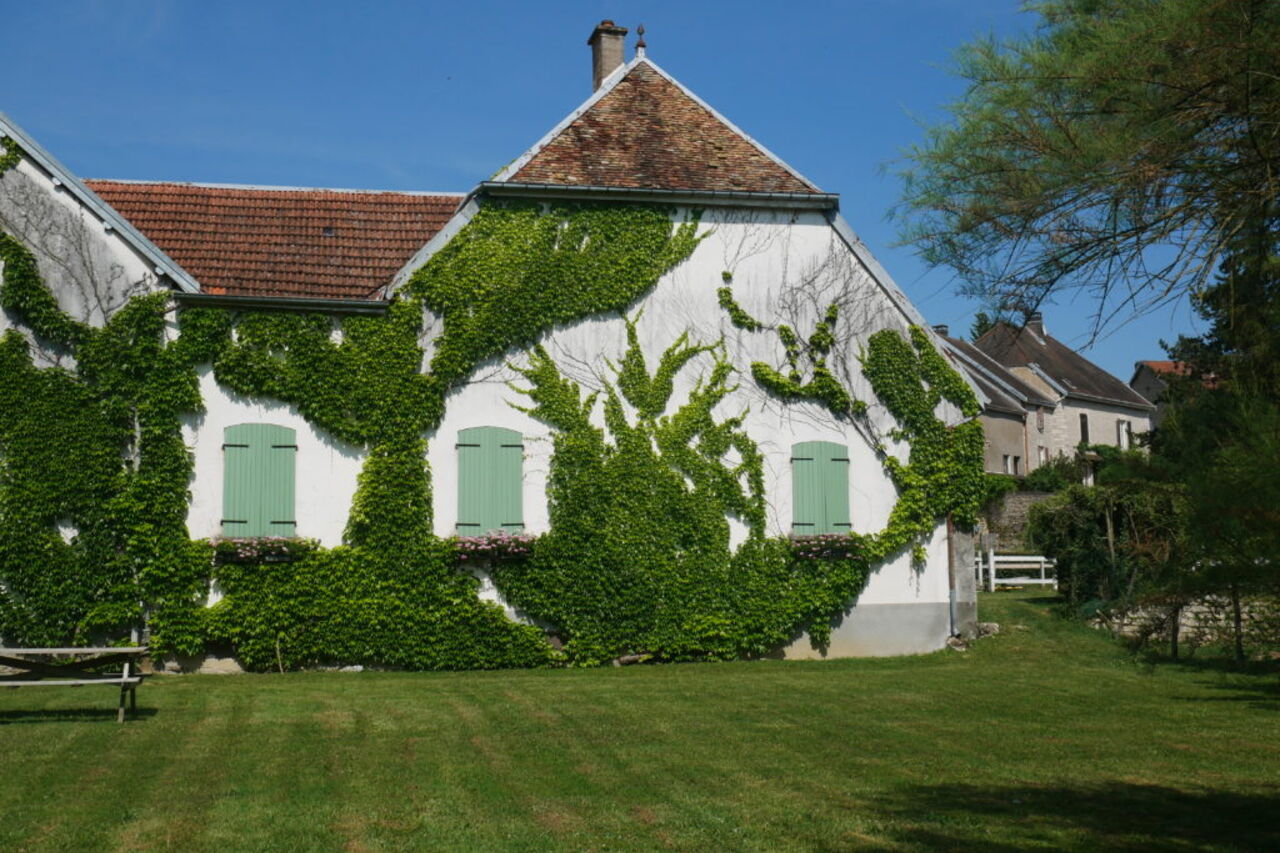 La maison d'hôte : Se ressourcer au cœur d’un village calme des monts de Gy, en Vallée de l’Ognon.