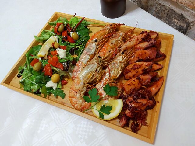 Grillezett tintahal és Gamberoni alla griglia