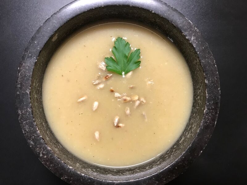 Soupe de panais, poire, châtaigne, curry et gigembre