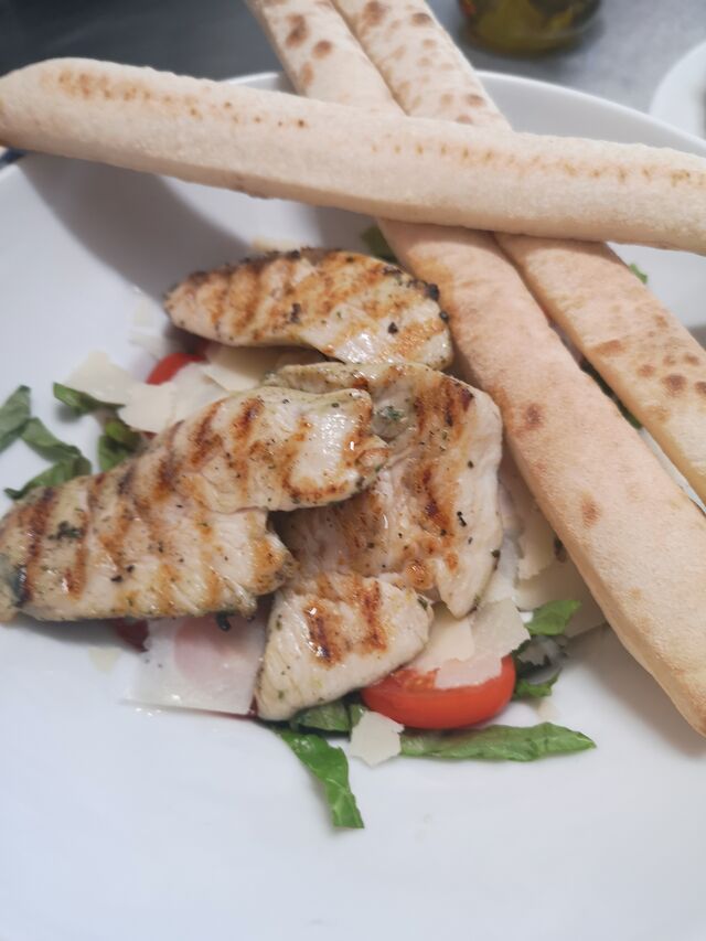 Sałatka Cezar z kurczakiem