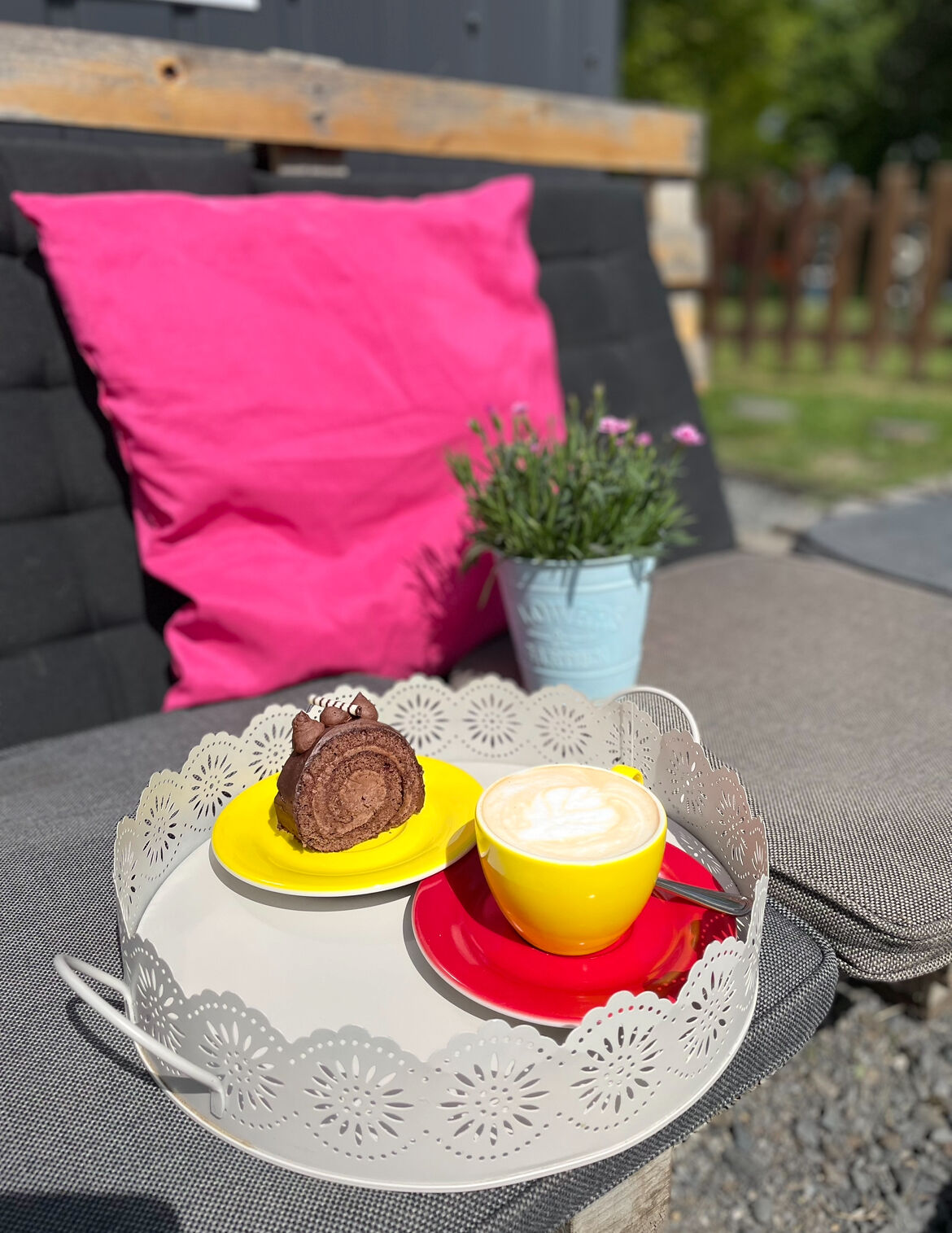 Posezení před kavárnou