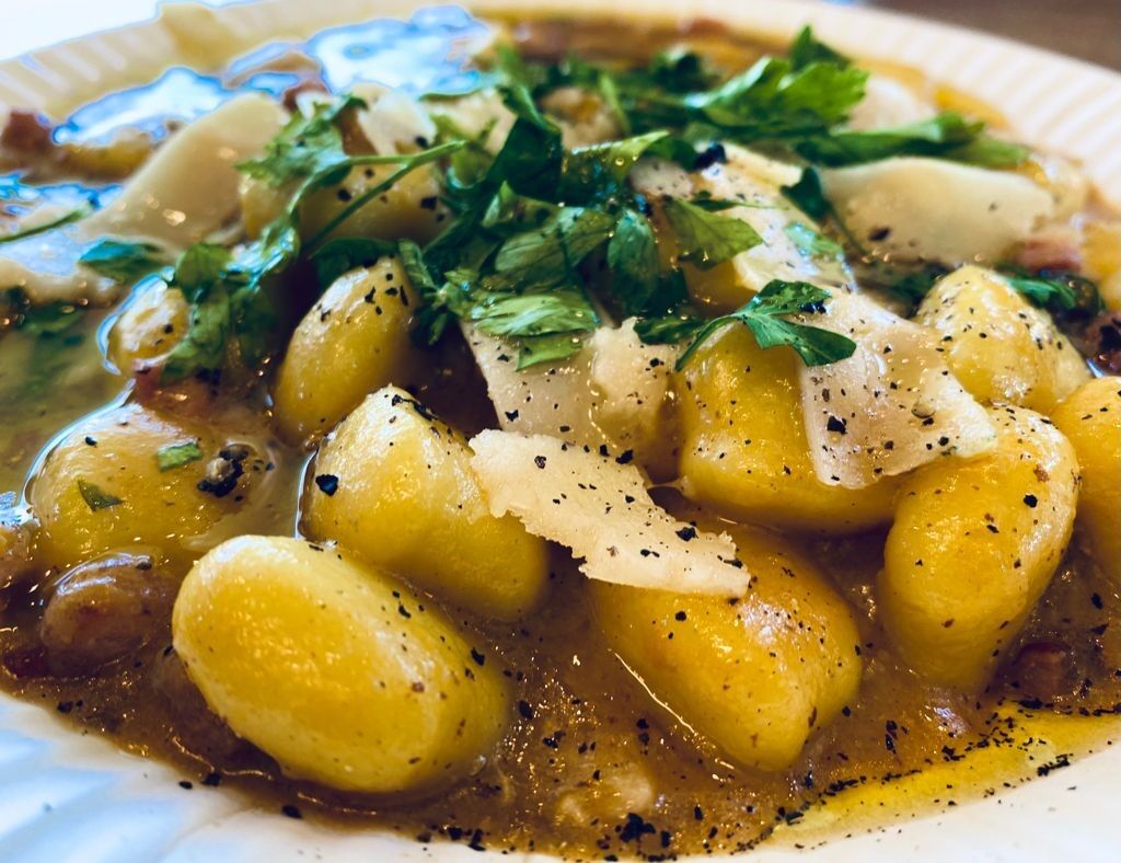 Gnocchi di patate con zucca, gorgonzola e speck