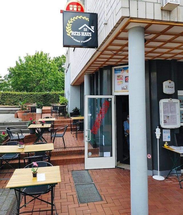 Genießen Sie die schöne Sonne auf unsere Terrasse 