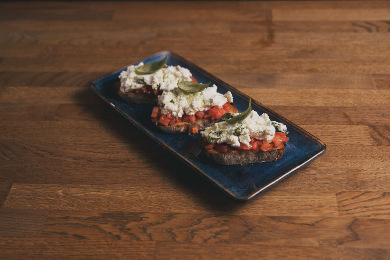 Bruschetta z kozim serem