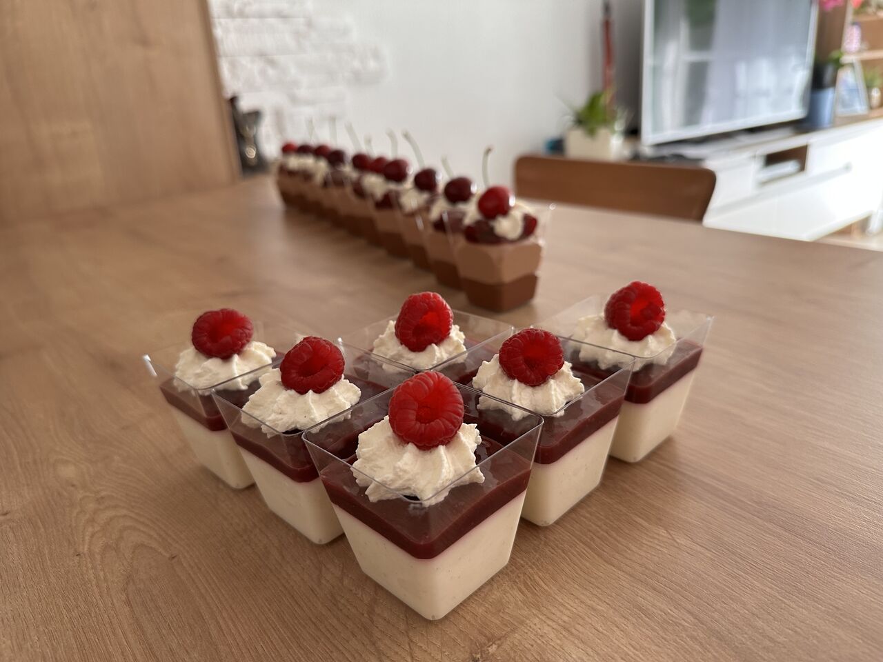 Mini deserki Panna Cotta/czarna porzeczka