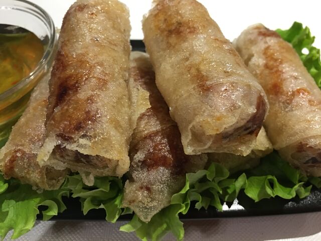 Nems au poulet ou au porc ou aux légumes 