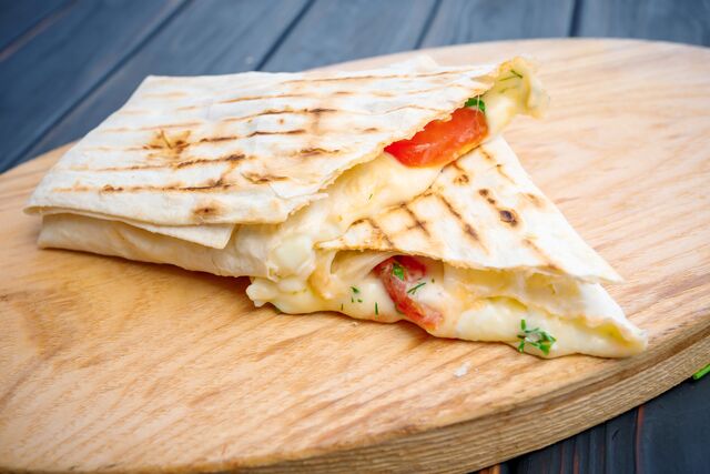 Сир у лаваші