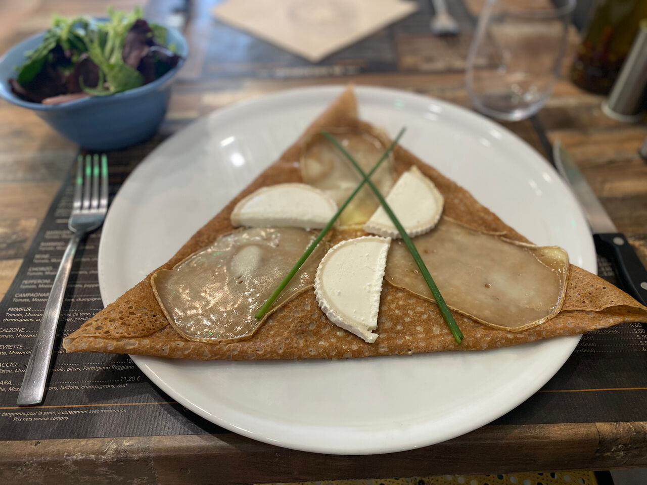 Galette aux 4 fromages
Galette de sarrasin, emmental, Gorgonzola, Brebis, chèvre