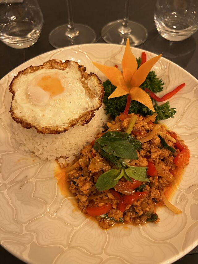 « Krapao Kaï » Poulet Basilic thaï & œuf au plat 