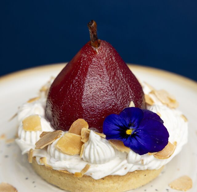 Poire pochée au vin rouge (vegan)