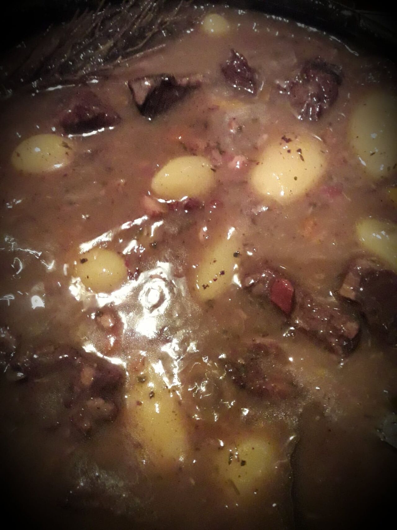 GARDIANE DE TAUREAU :18€ la part Viande de taureau, pommes de terre, olives noires, lardons...