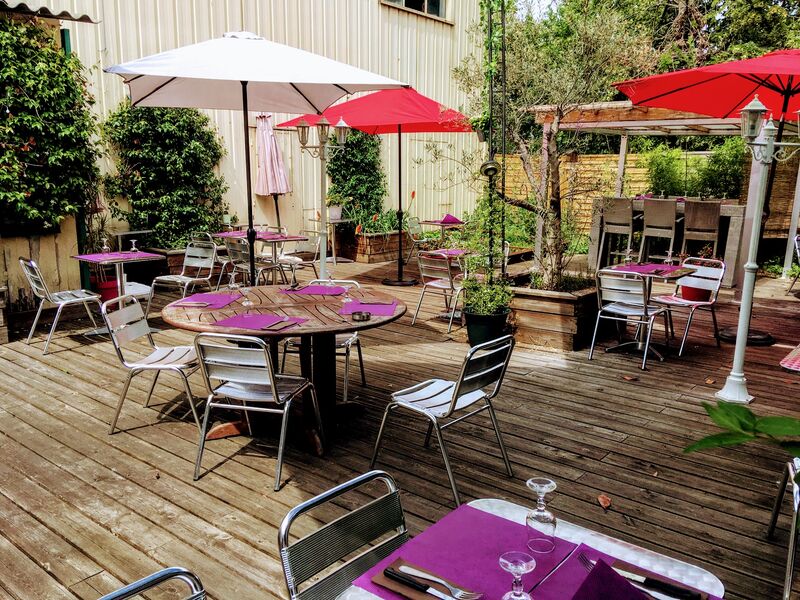 La terrasse en période estivale pour profiter du temps 