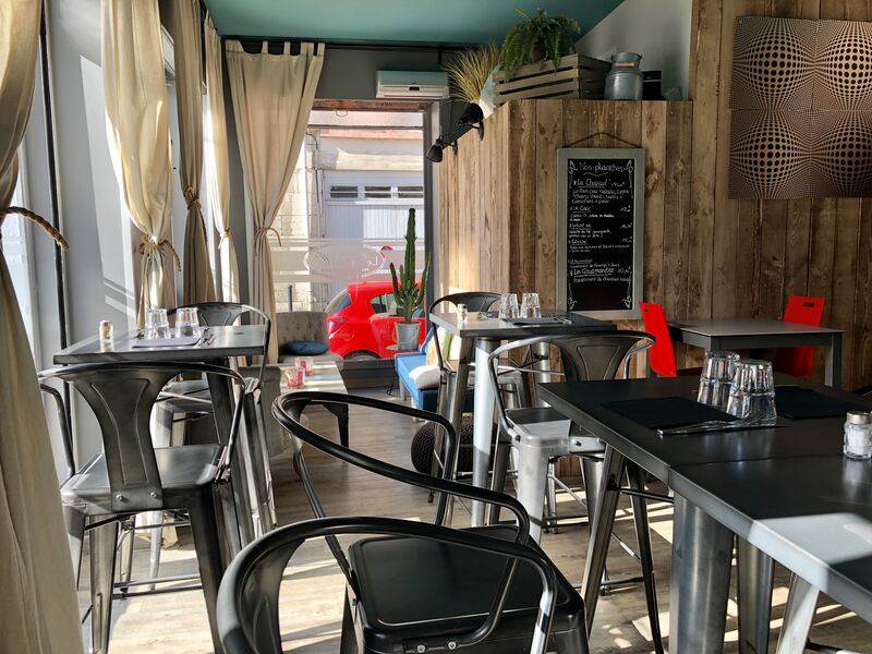 Notre salle côté bar à vin 