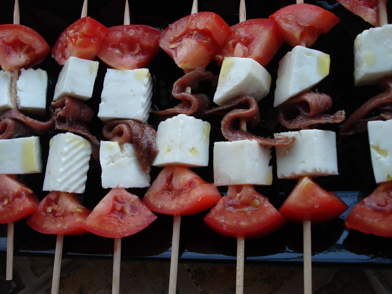 surtido de brochetas frias