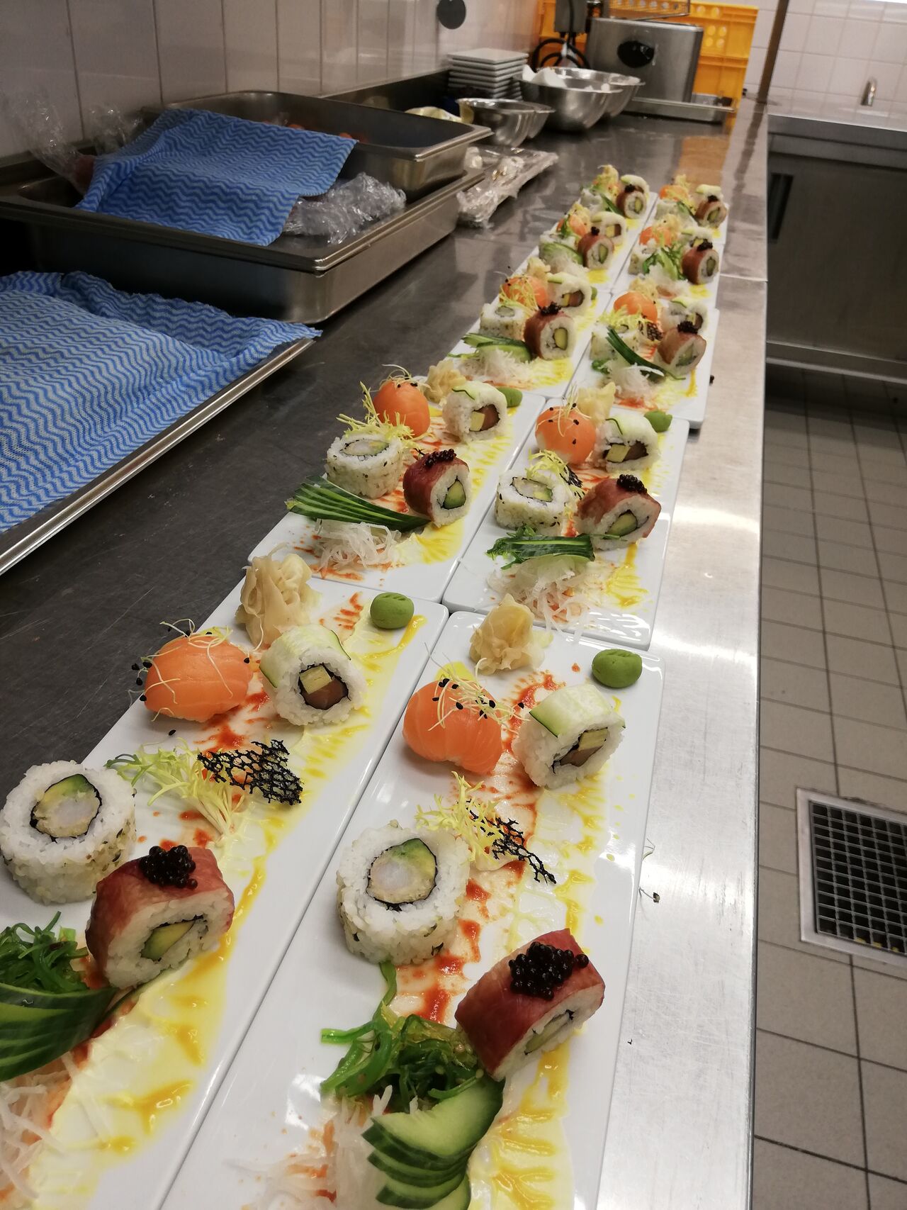 Sushi servic