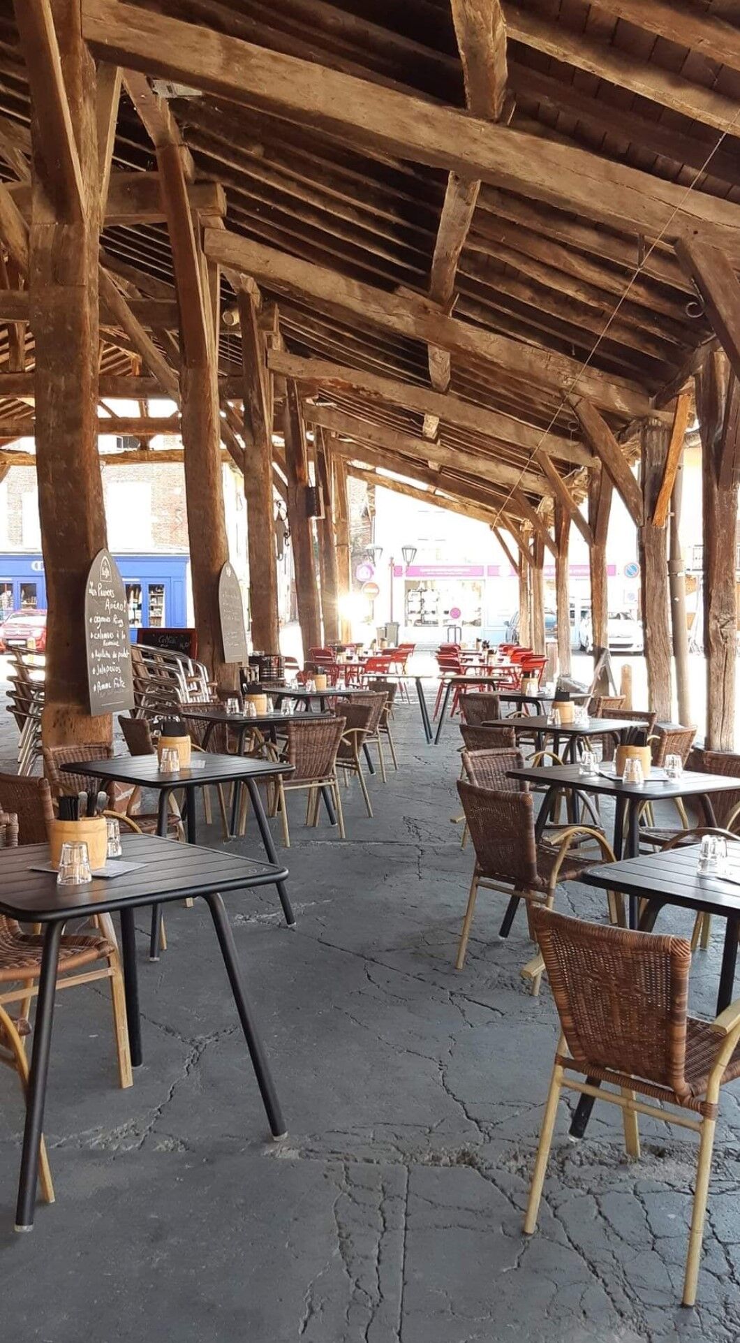 Terrasse sous les halles 