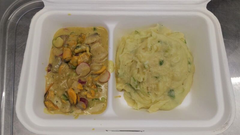 Fricassée de muge et moules sauce mouclade et son écrasée de pomme de terre