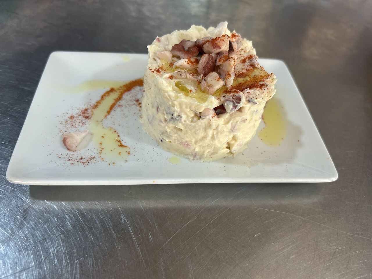 Tapa de ensaladilla de gambas