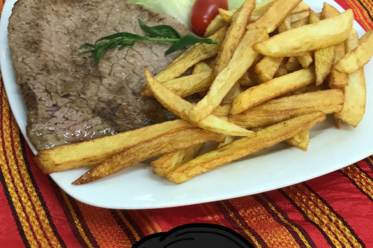 steak grillé avec frites maison
