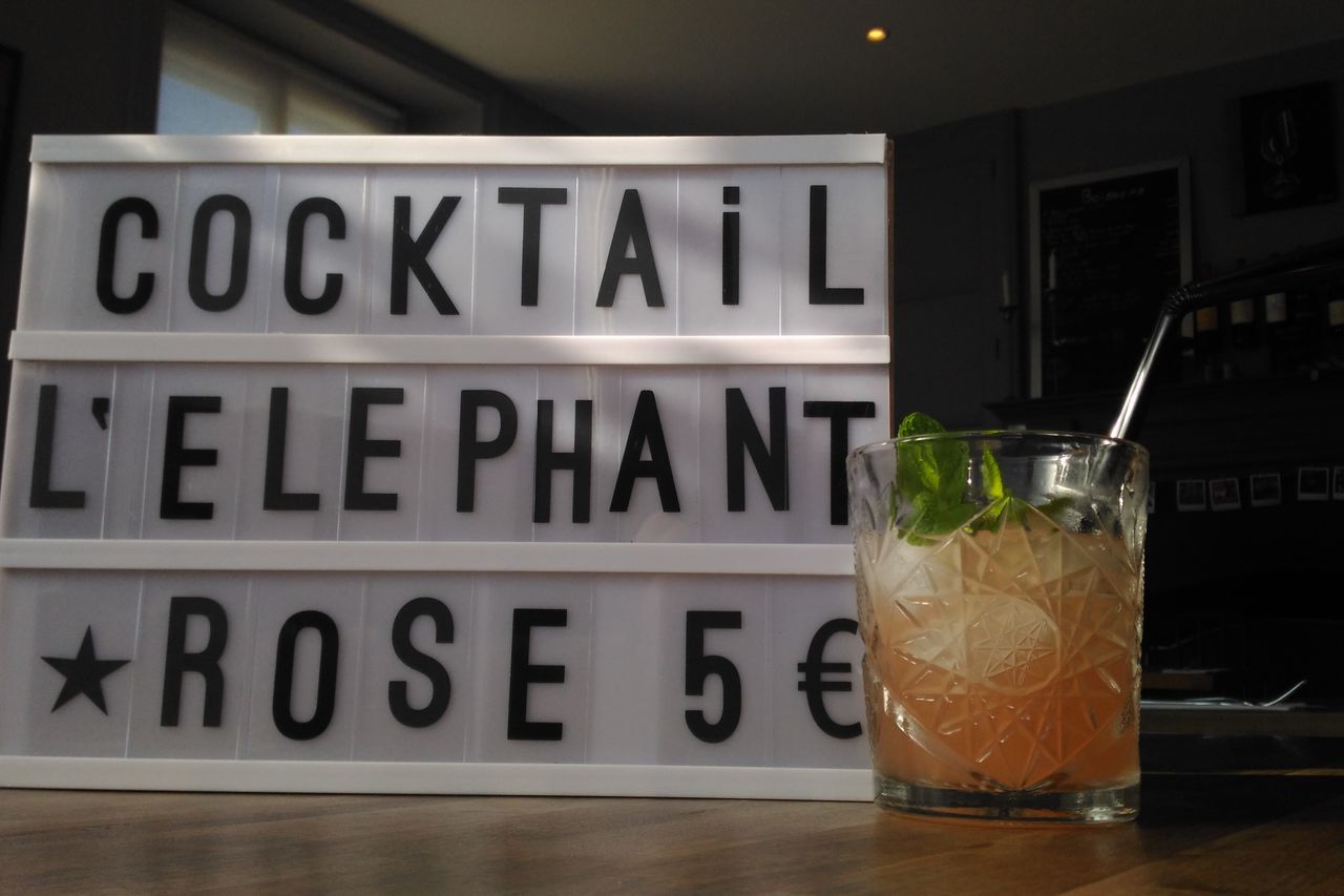 Un cocktail s'invite au Repaire