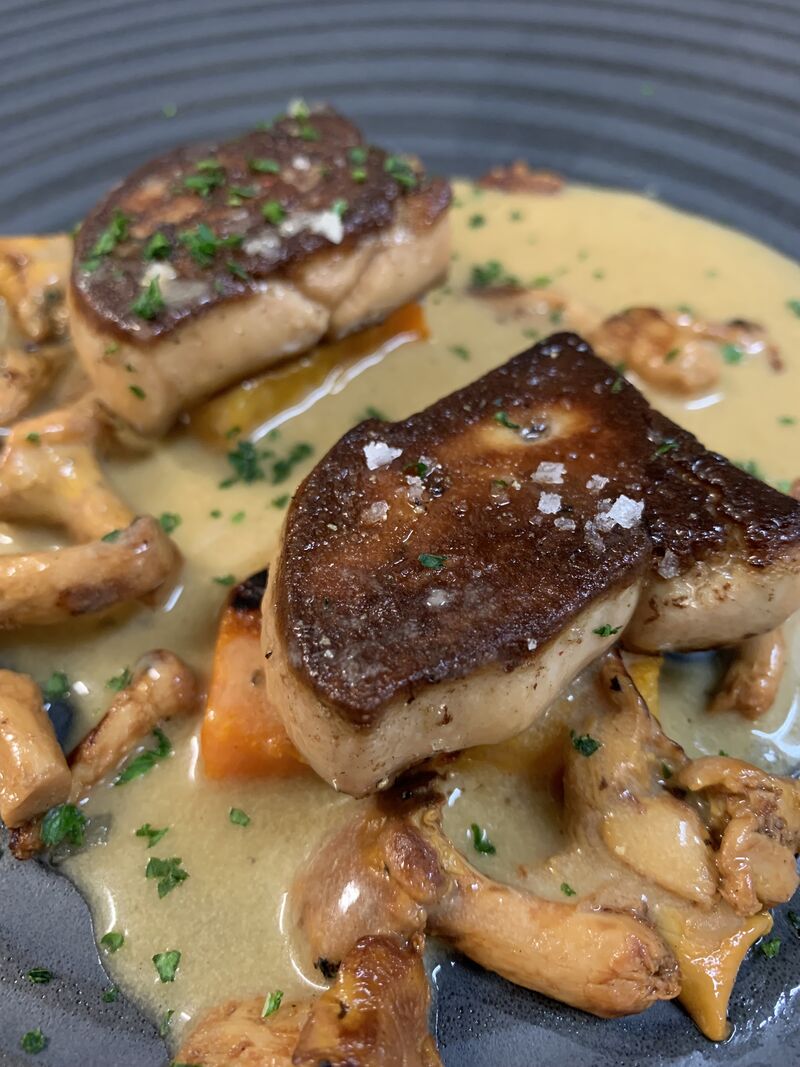 Le Foie Gras Poêlé, Jus d'Ecrevisses, Butternut et Girolles