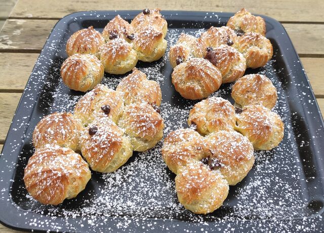 Eclair au chocolat 2,50 € pièce (plusieurs parfums disponibles)