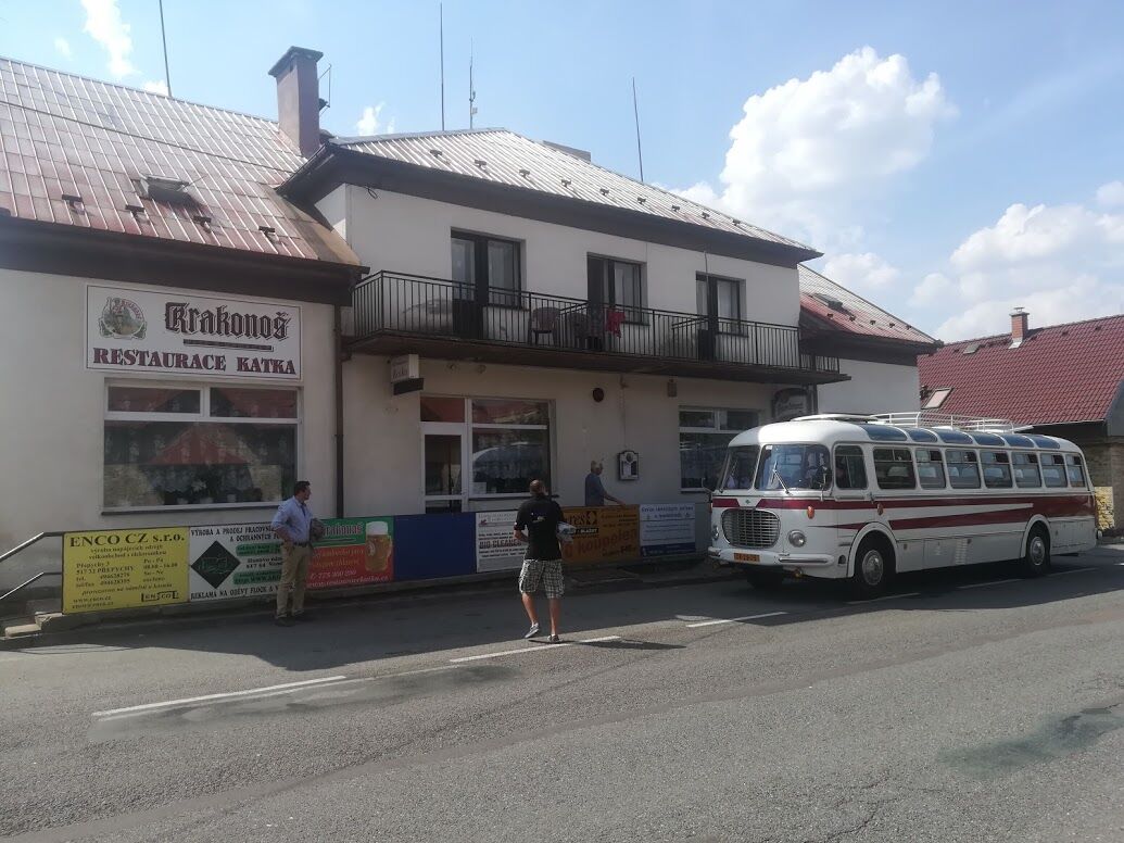 Hosté přivezl starý známý 