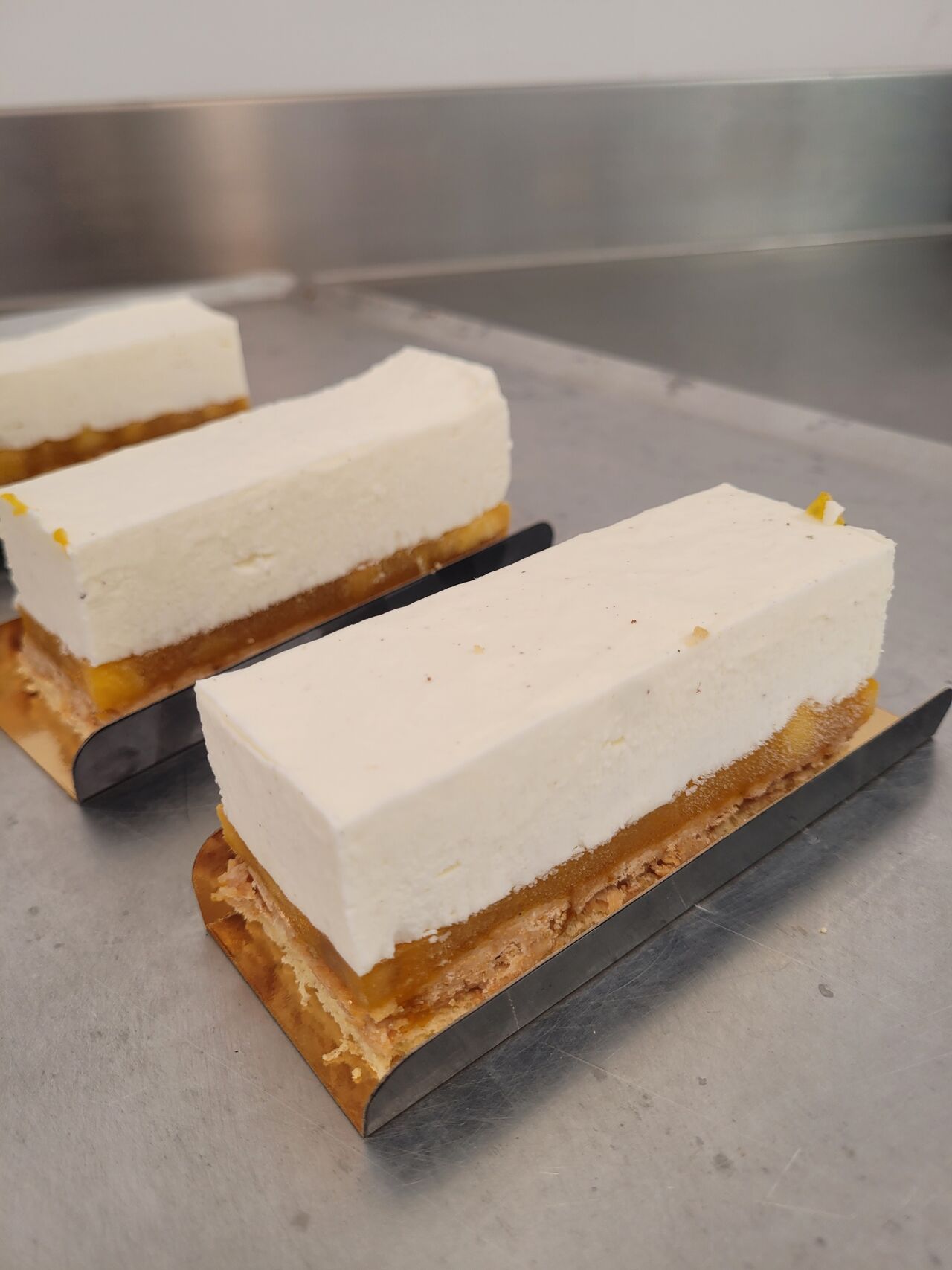 ENTREMET VANILLE MANGUE PASSION