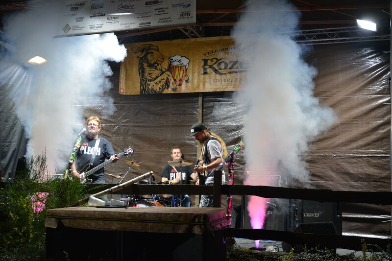 IV.ROCK FEST NA PLECH
https://youtu.be/yOq2VnU7LiU