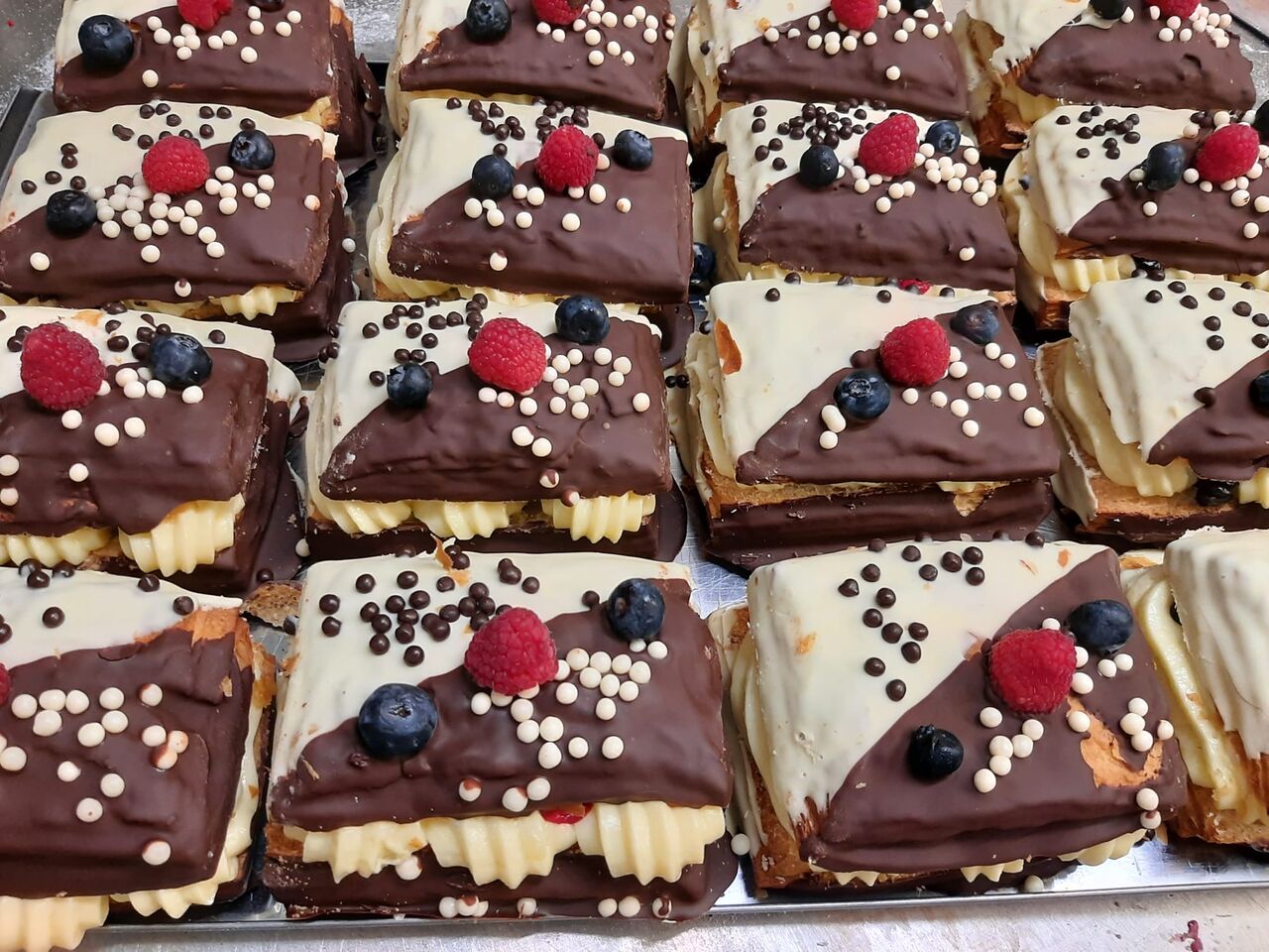 #16 Schokokissen mit Vanille und Himbeeren