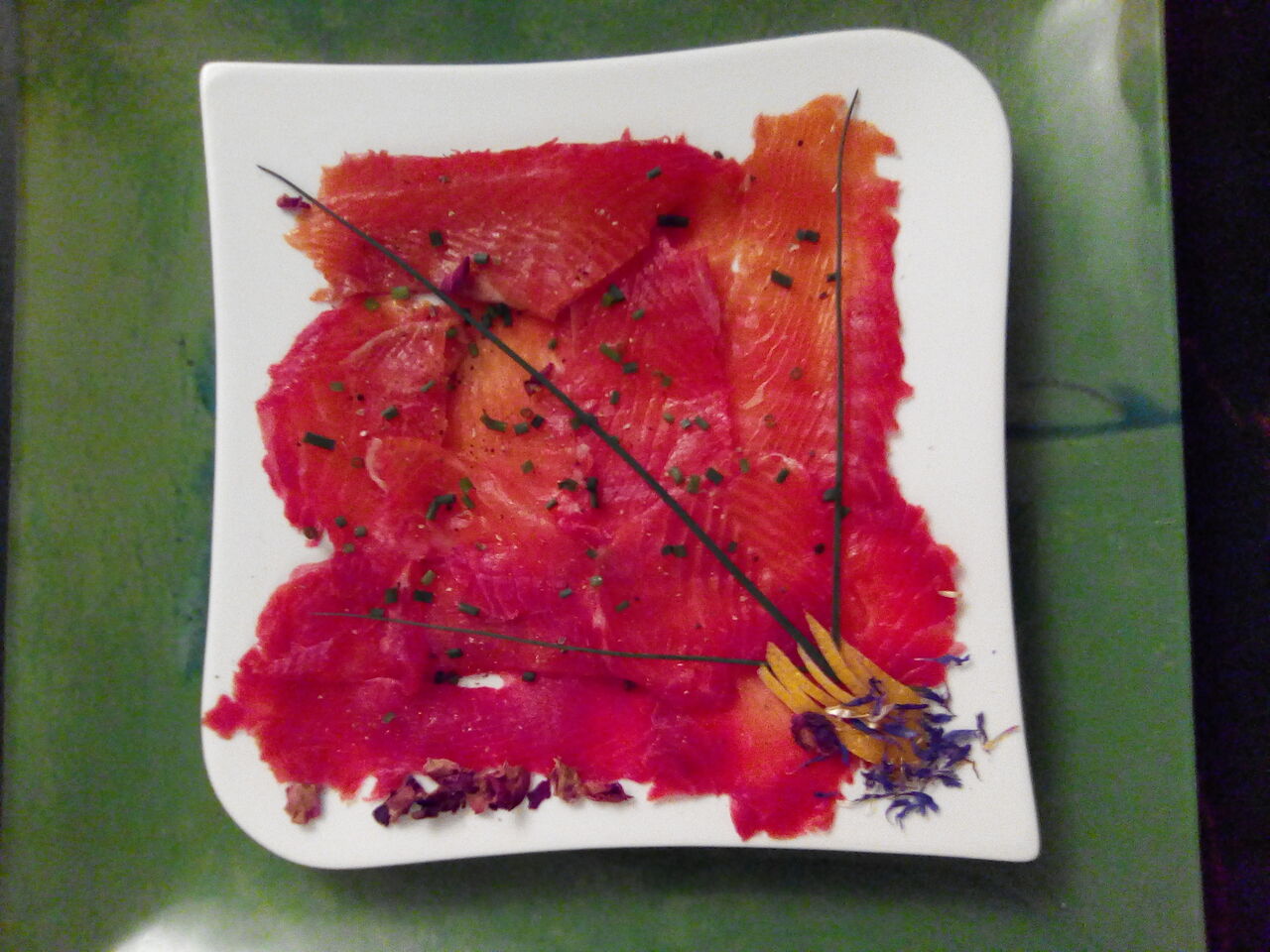 Saumon mariné betteraves et gin