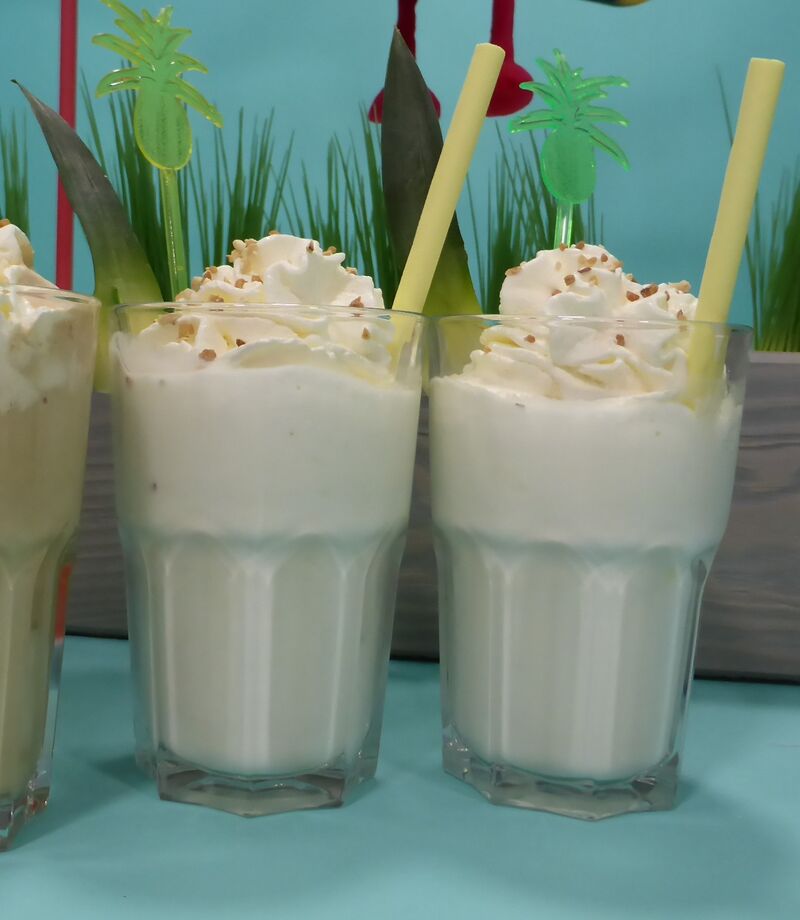 MILKSHAKES servis avec une paille en bonbon
