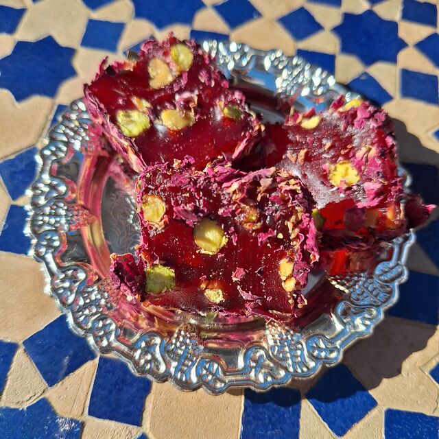 Loukoum grenade-pistache-pétales de rose
