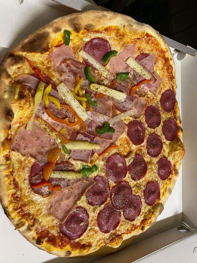 Familienpizza zum Mitnehmen