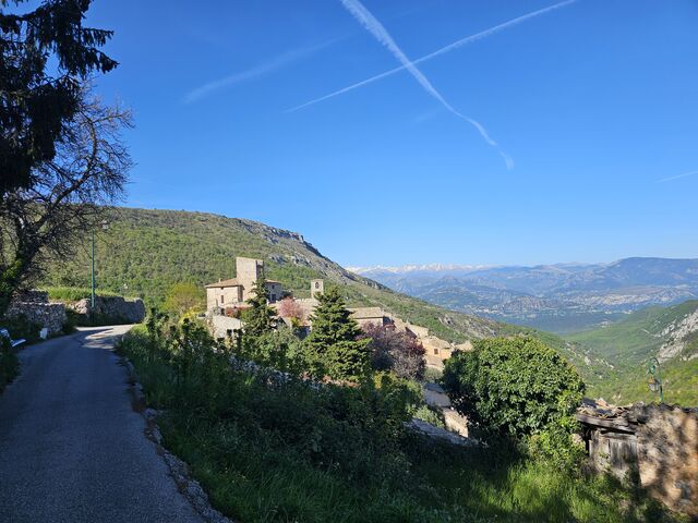 Le village de Bézaudun-les Alpes