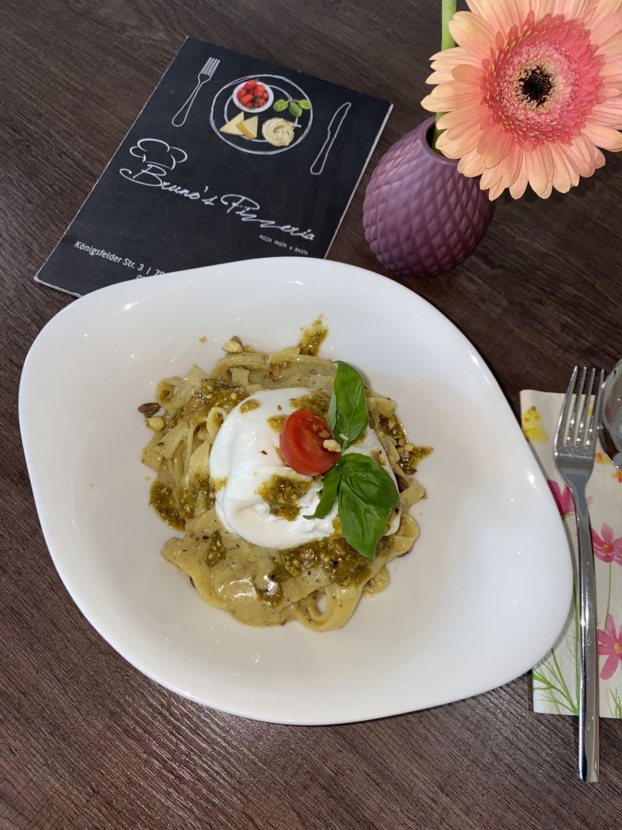Fettuccine mit Pistazienpesto & Burrata
