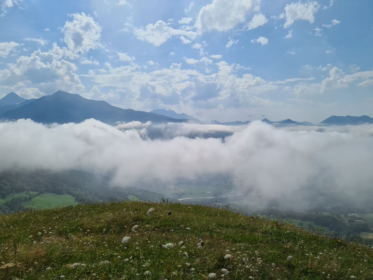 Montée vers l'auberge, sur la route du Hautacam