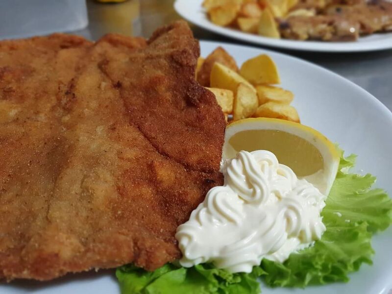 Bečki odrezak s pečenim krumpirom