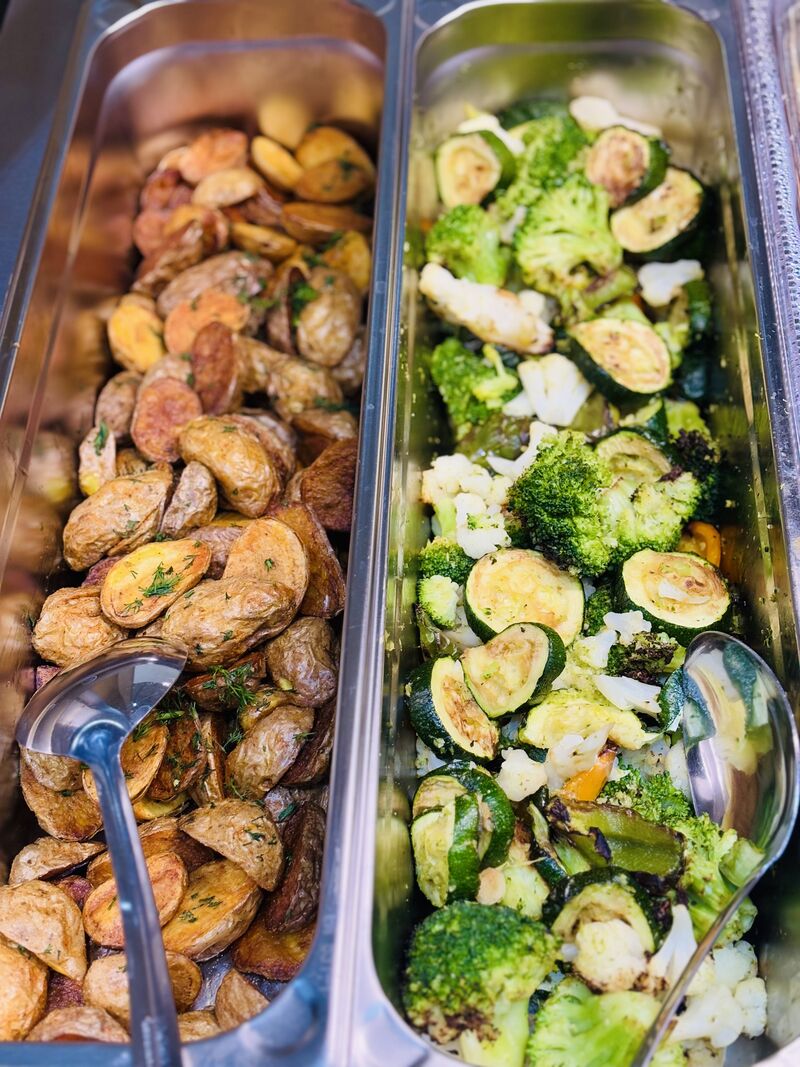 Gegrillte Gemüse und brat Kartoffeln 