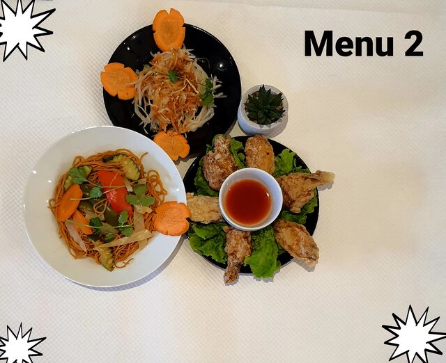 *Salade de chou
*Ailes de poulet
*Nouilles sautées aux légumes. 