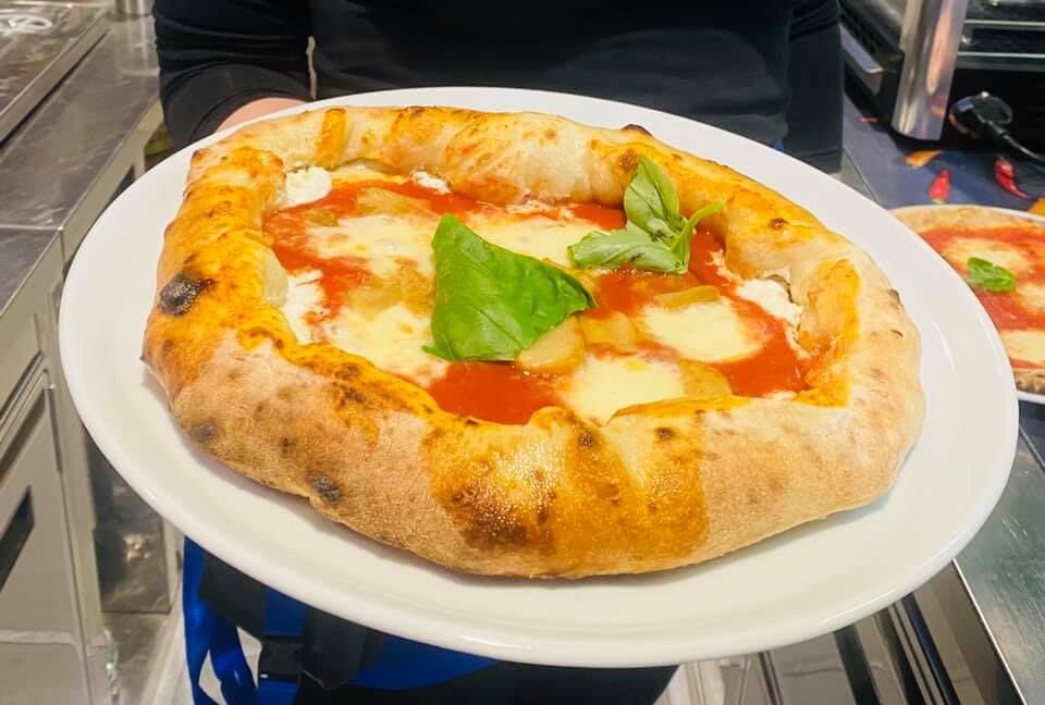 BUFALA E PORCINI CON BORDO DI RICOTTA