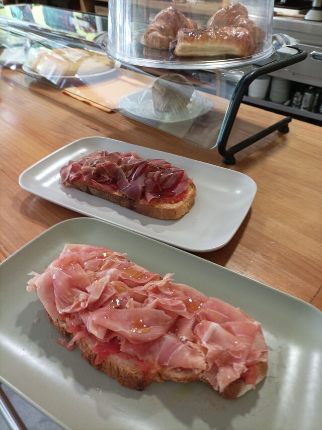 Pan Payes de Cecina o Jamón Serrano
